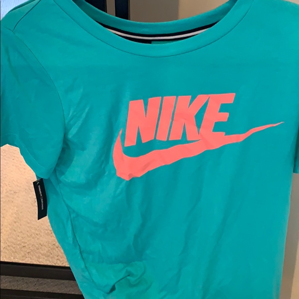 NWT Nike T-Shirt